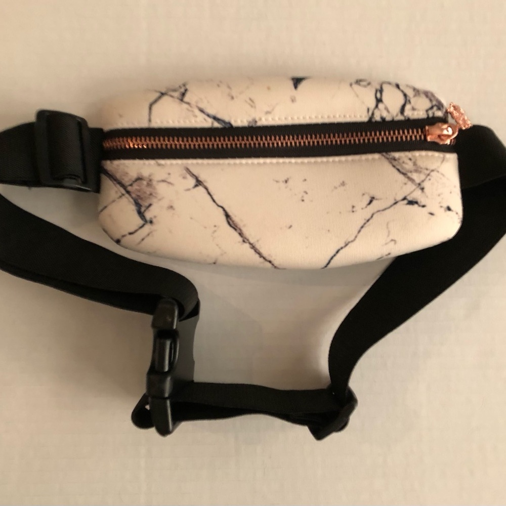 fanny pack;white w/gray&black;rose gold colored zipper;Black adjustable strap